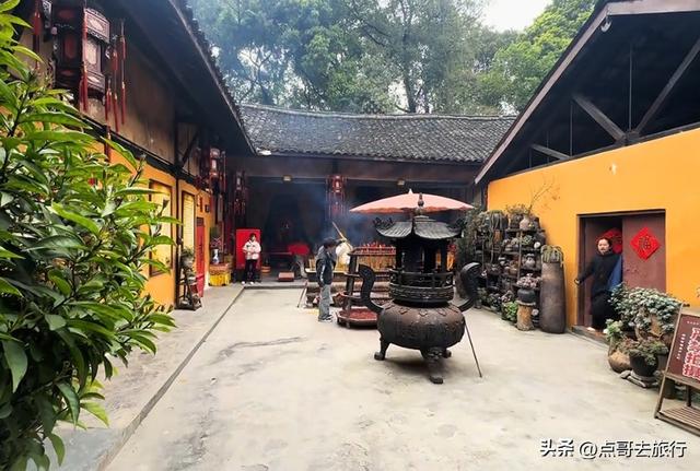 成都闹市中心神秘小庙，“似庙非庙”的烟火气，吃斋饭仅需8元！