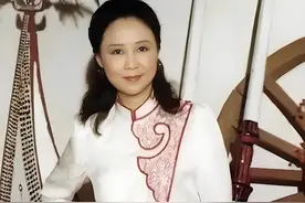 琼瑶之子陈中维：在母亲花葬现场格外憔悴，人到中年接纳生父图片