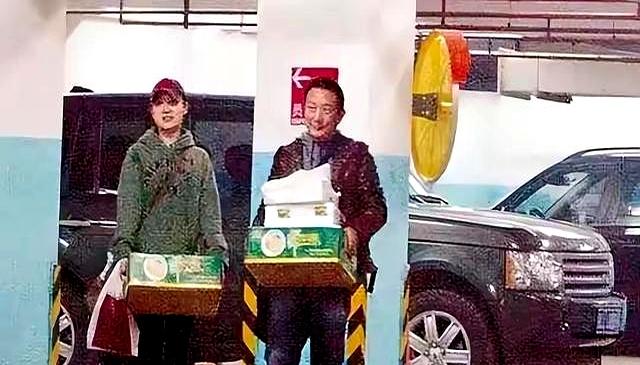 被张颂文捏胸，和胡军车震，情史混乱的她，43岁靠实力洗白