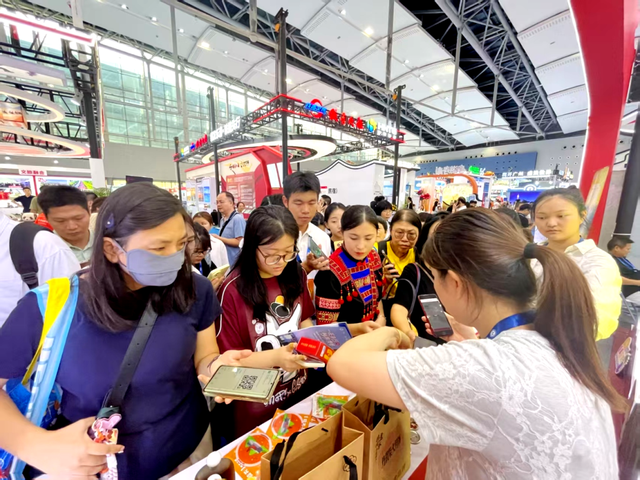 2025广东旅博会圆满落幕！韶关展厅展示非遗绝技+AI打卡、抽奖火出圈！实力诠释“天然氧吧，康养胜地”