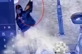 离谱！女子小区随地大小便，事后用旁边车上衣服擦，监控画面流出图片