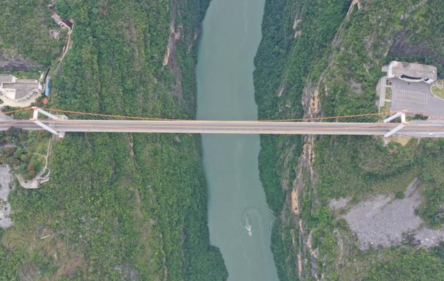 贞丰：九桥飞架跨天堑 大道通衢筑梦行