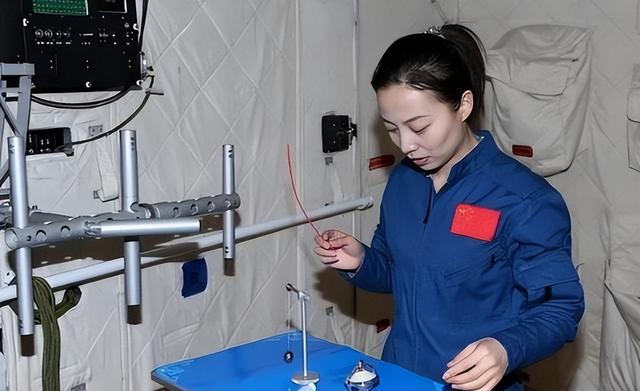 航天英雄王亚平有多重要？国家精兵贴身保护，吃饭都有专供
