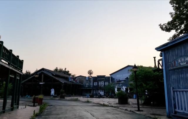 多少人的童年乐园：曾年入5亿的欢乐世界，如今只剩落叶与回音