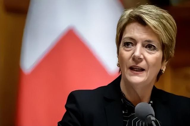 历史开了个玩笑，先倒下的不是乌克兰，而是百年中立的瑞士？