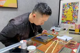 卖黄金的人：开店1年，营业额10000000元图片