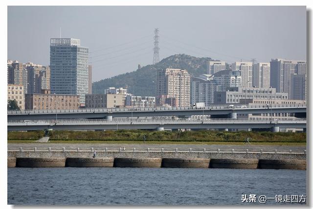 在大连陵水湾打造出的“海纳百川”国际雕塑景观带