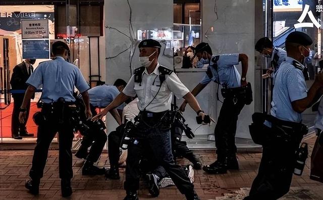 24小时内，中方召见2国总领事，通缉令发往海外，特朗普闯下大祸