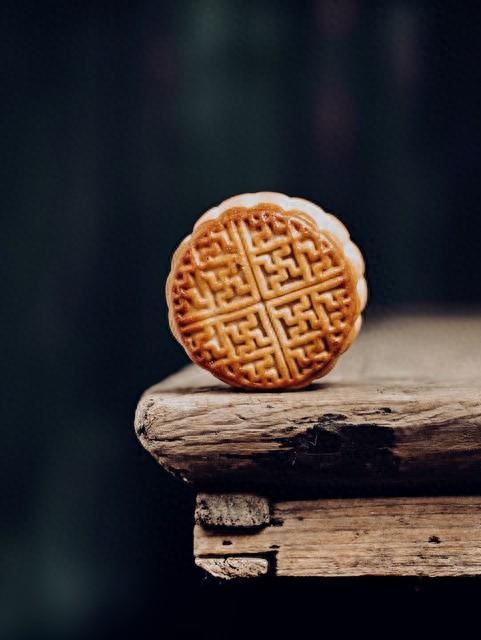 中秋月下照无眠