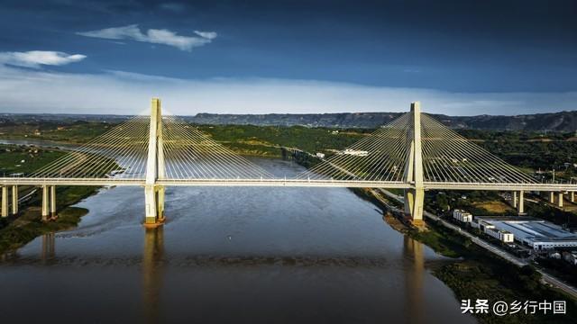一路连渝川黔滇：总投资1416亿渝昆高铁预计2026年底全线通车