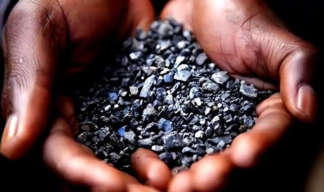 新仇旧恨一起算！日本右翼疯狂扩军，中国一招“钝刀割肉	”太解气