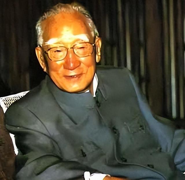伟人去世十年后，薄一波预言：以后毛主席的历史地位只会更高