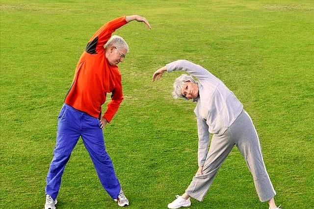 “经常运动”被推翻？医生建议：过了60岁，最好保持5个锻炼习惯