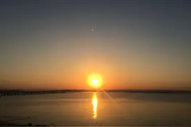 每日好诗｜黄昏时，我想挽留落日图片