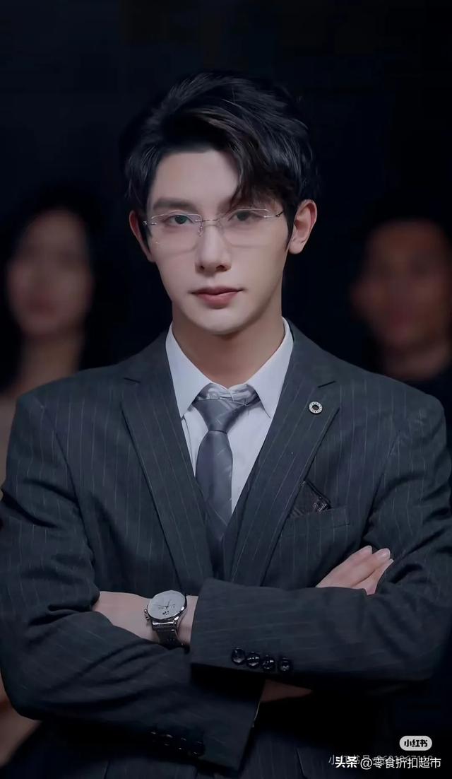 我的天！没想到他们是真情侣，难怪短剧中吻戏那么自然又投入