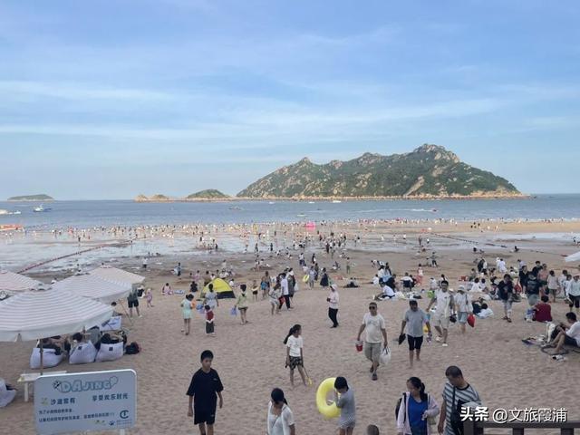 大京景区单日接待1.5万游客，这份“人气答卷”藏着沙滩与海浪的狂欢