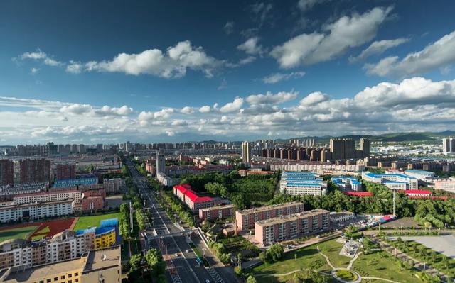 山西的有座低调避暑城市，号称“无扇之城”，来了就不想走