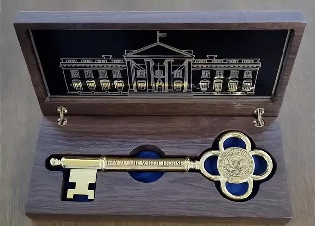 高市等到强援，李在明下总统令，对中国船只下手，要在苏岩礁硬刚