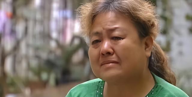 武汉小伙突然死亡，母亲将他手机一起火化，下葬一年后竟接到电话