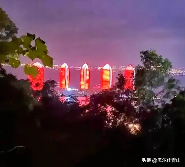 海南的浪漫：于天涯海角追一场日落，在鹿回头等满天星光