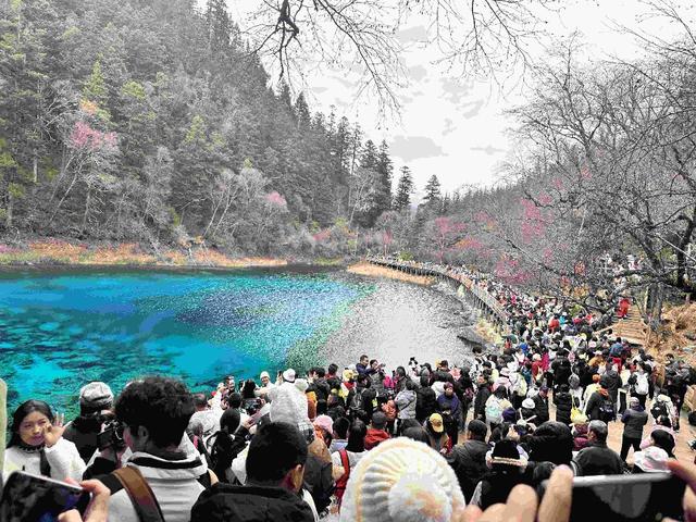 温泉暖身、红叶添彩 全省秋冬文旅市场持续“出圈”