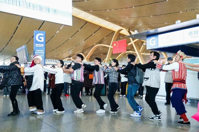 “怒江浪潮——文旅创意快闪”活动在昆明长水机场圆满落幕