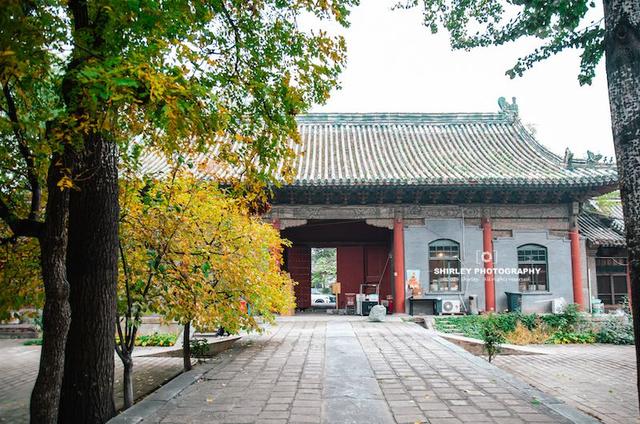 北京国宝级王府，曾经每年开放一天，如今腾退后破败不堪一片狼藉