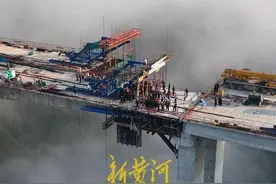 广西一在建大桥上爆发“云端冲突”后，施工方6人被批捕起诉图片