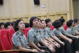 张雪峰说军校改变一生：女生上完国防科大的出路和前景图片