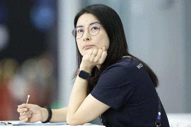 终于等到这天！官媒发文，高调官宣44岁郭晶晶喜讯	，霍震霆说对了