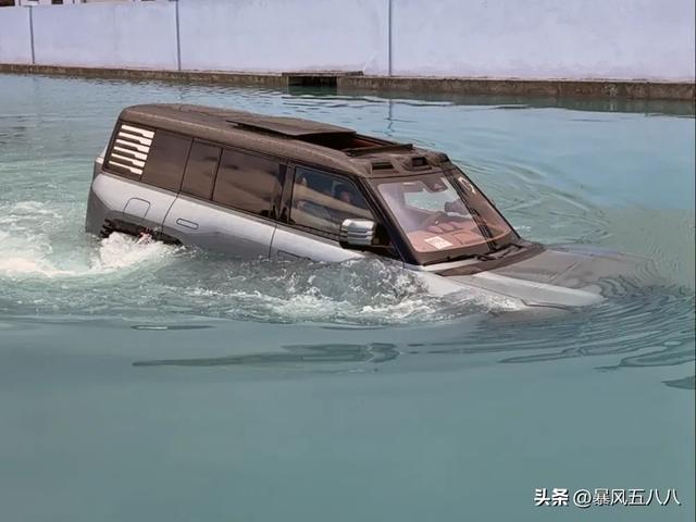 5米4的“移动行宫”！仰望U8L：用黄金标和浮水技能重新定义豪华