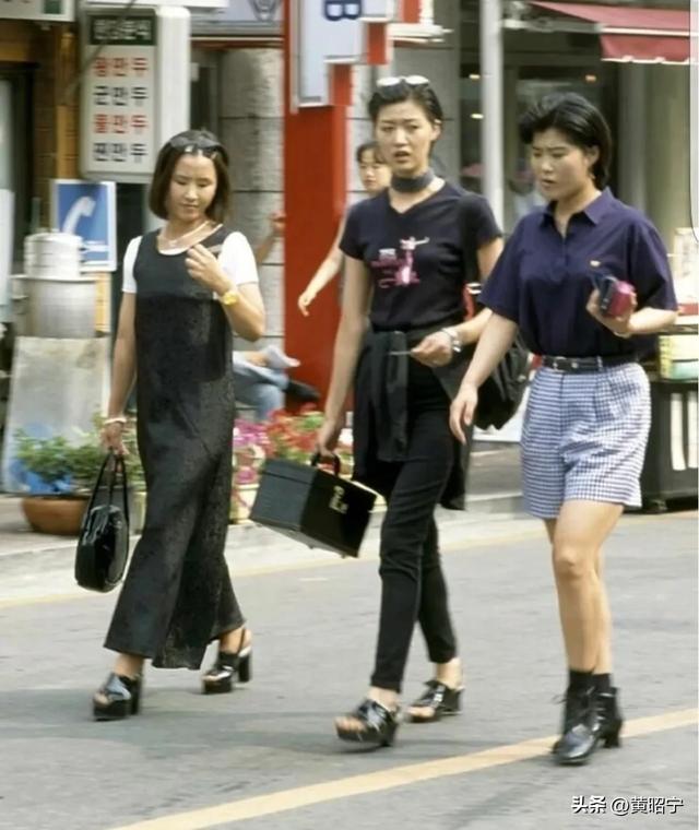 突然觉得十几年前的衣服比现在好看多了！网友：那都是真材实料