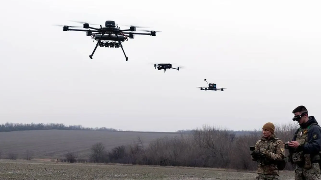 俄军趁浓雾进攻红军城，皮卡车首次入城	，乌军只能干瞪眼