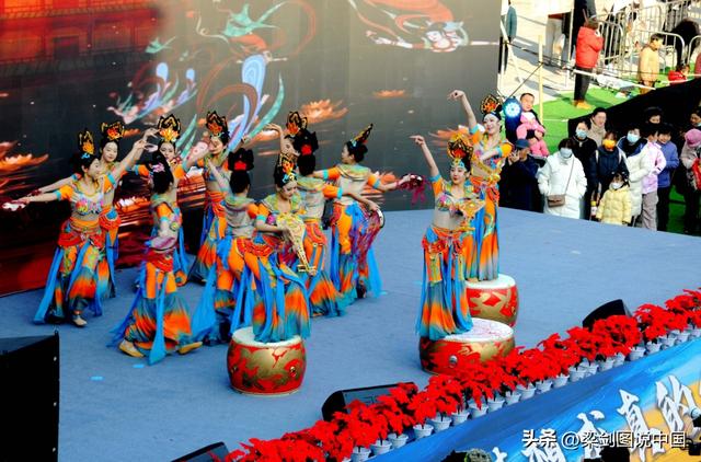 2025年青海同仁热贡文化唐蕃古道行兰州站农文旅商推介活动启幕。