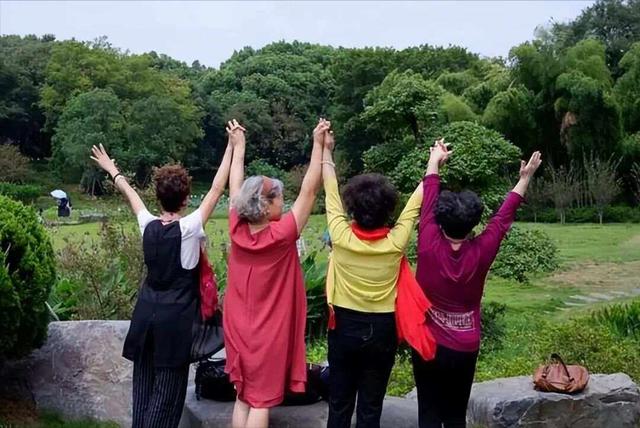 从嫌弃到疯抢爆单，邮轮公司悄悄做这些改变，银发族才是消费主力