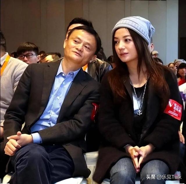 封杀4年后，49岁赵薇又有消息，因胃癌去世传闻 5个月前就真相大白