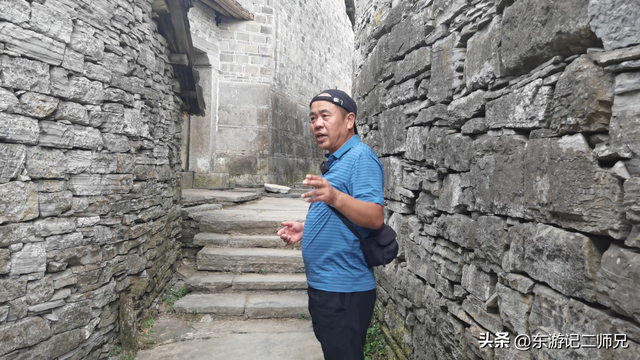 探索湘西古苗寨，位于悬崖之上，是乾嘉苗民起义的一个主战场
