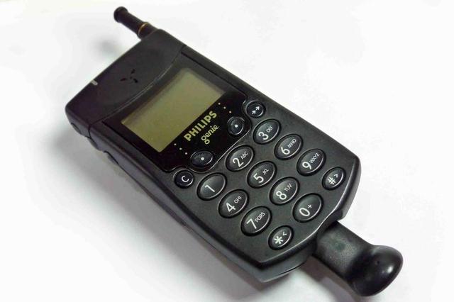 通信历史连载826-世界第一部语音拨号的手机-Philips genie-1999年