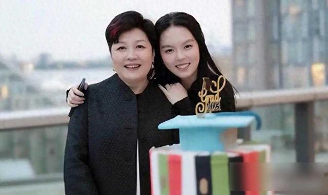 李咏也没想到，自己离世8年后，23岁的女儿就走上一条“不归路”