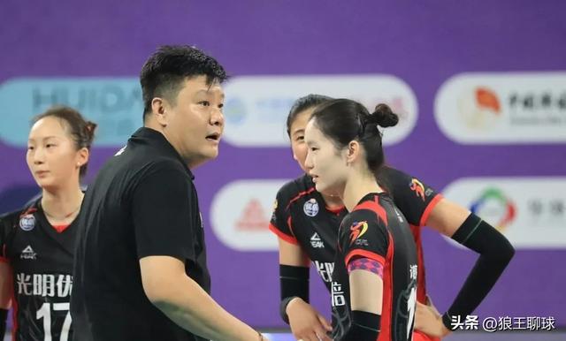 中国大学生女排夺大运会开门红