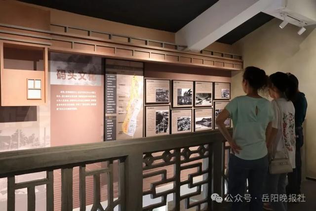 白天晚上“两副面孔”？岳阳这条街，逛100次都不够！