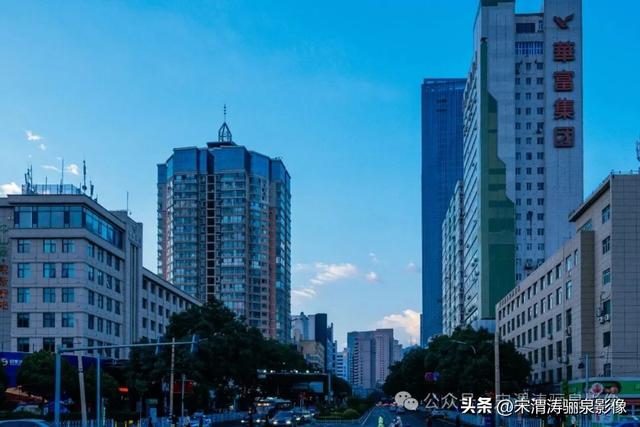 甘肃兰州：兰州两日游之兰州黄河铁桥中山桥夜景醉人 大气磅礴