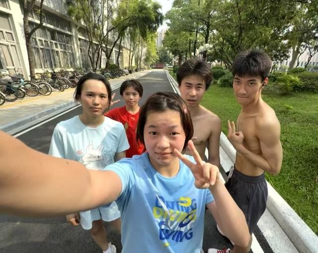 全红婵即将读大学，分享多张照片心情愉悦，她和陈芋汐差距拉开了