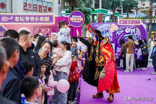 老坛爷爷请你吃面，“酸爽体验馆”空降重庆熙街