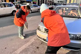 事发太原！新手司机忘拉手刹 险些惹祸 多亏网格员及时发现图片