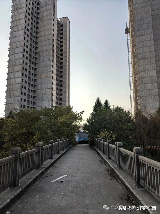 在海安新立发桥上看看老通扬河的水，回味春秋风云！