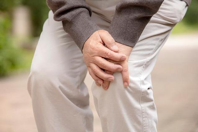 医生建议：75岁以上的老人，宁愿天天睡觉，也不要随便做这5件事