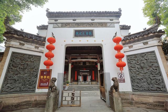 安徽歙县有一座徽商大宅院，雕梁画栋尽显风华，是徽州文化的圣殿