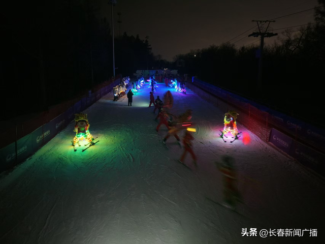 长春净月潭冰雪体验再升级 森林穿越雪飘流与中级雪道夜场同步开放