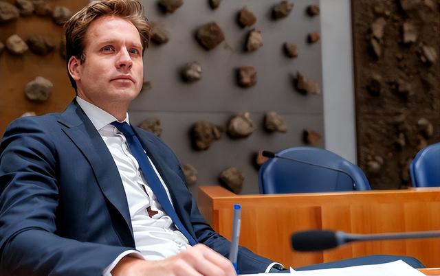 荷兰代表在北京两轮谈判后，当初嚣张跋扈的样子，现在一点都不剩